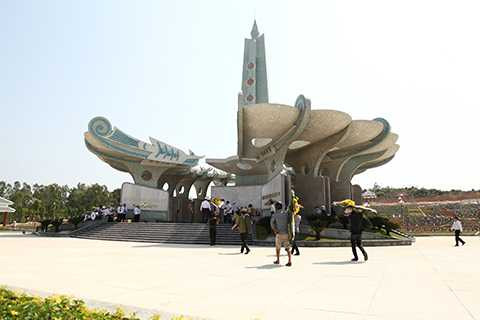 Tượng đài, Đại Hồng chung, Quảng Nam, liệt sĩ, 40 năm giải phóng, tri ân, Mẹ VNAH