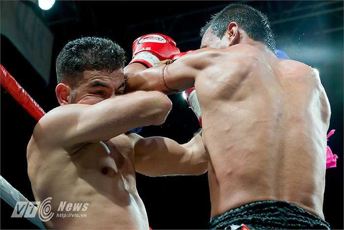 Đòn chỏ tầm thấp