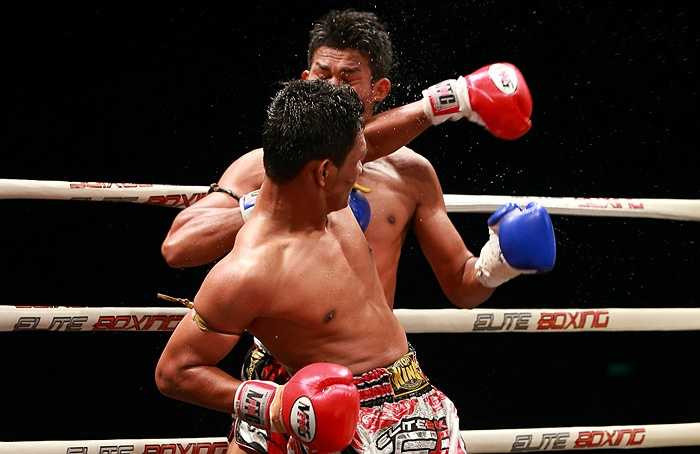 Đòn chỏ xoay người tạt ngang