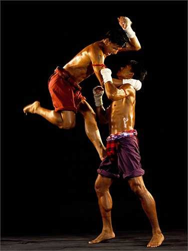 Sự lợi hại của cùi chỏ vẫn thường được so sánh với một lưỡi dao cạo. Đó là thứ khí giới nguy hiểm có thể gây ra những tổn thương đáng sợ. 