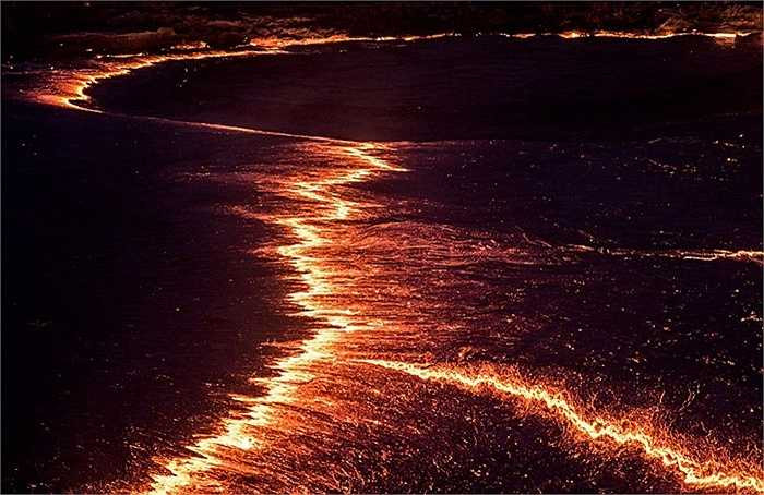 Dòng nham thanh trong hồ, cảm giác khiến người ta run rẩy nhưng rất ấn tượng