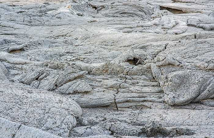Đợt phun trào mới nhất là hồi tháng 11/2008, dòng nham thạch đông cứng thành lớp cứng màu xám