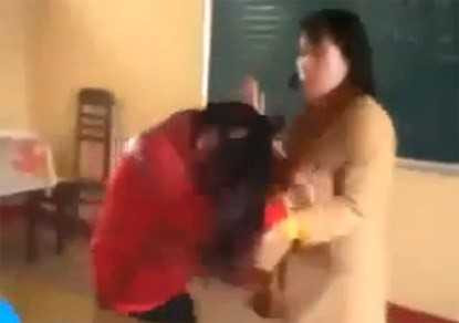 Clip giáo viên đuổi đánh học sinh trong lớp đã xảy ra cách đây 3 năm