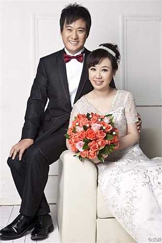 Cuối năm 2011, Quan Lăng lên xe hoa với nhà sản xuất Cơ Vân Phi. Hiện tại, cô đã có một cậu nhóc kháu khỉnh và ít tham gia nghệ thuật. (Nguồn: Dân Việt)