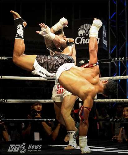 Kao Lod (gối thấp): Dùng trong trường hợp Kao Tone bị trượt bằng cách hạ thấp đầu gối xuống, tránh để đối phương đánh lại.