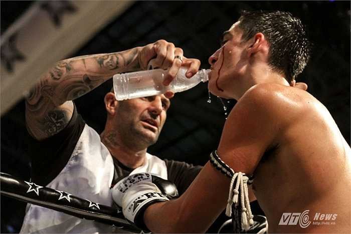 Khi ra đòn, học sẽ học cách đánh lừa đối thủ bằng đòn khác và góc tấn công trước khi sử dụng đòn gối.