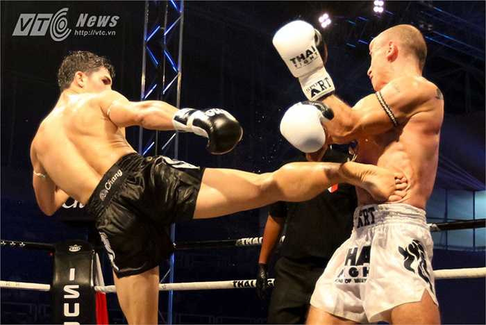 Tuy nhiên, khi áp sát và thực hiện đòn gối, võ sĩ có thể bị đối phương đánh lại bằng những đòn khác khiến mất đi sự tập trung và phòng thủ.