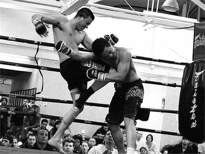 Cách tốt nhất để sử dụng kỹ thuật đầu gối của Muay Thai là đẩy thẳng lên phần trên.Sao cho mục tiêu của đòn gối là xung quanh phần thân trên và phía trước cằm.