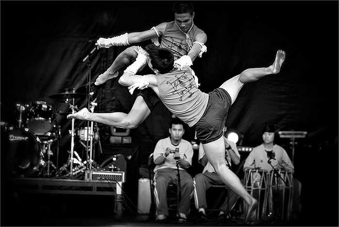 Đòn gối phải thẳng, mạnh và gọn.