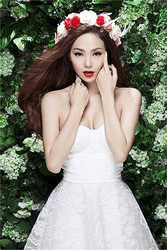 Gương mặt cô toát lên nét đài các, quý phái.