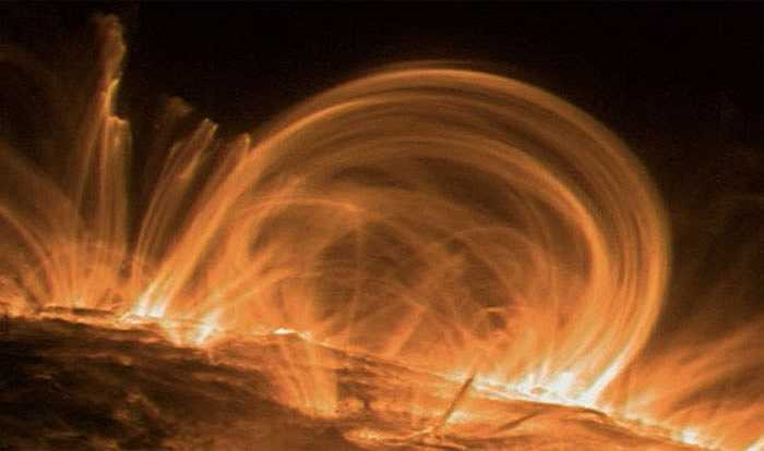 Những tai lửa chồi ra khỏi mặt trời có nhiệt độ hơn 6 triệu độ C vẫn khiến các nhà khoa học băn khoăn điều gì đã khiến chúng nóng đến vậy.