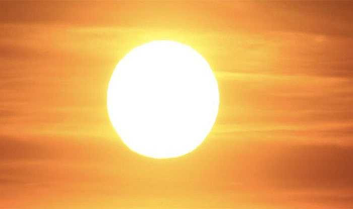 Cũng không ai biết được tại sao cực nam mặt trời lại lạnh hơn cực bắc