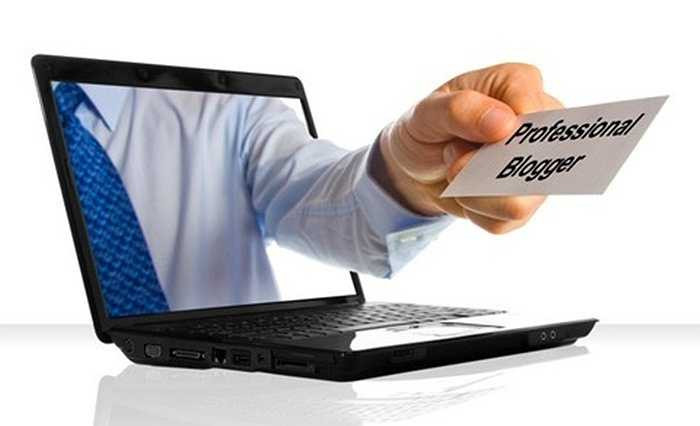 Blogger chuyên nghiệp. Tương tự như một nhà văn, một blogger luôn sáng tác những tác phẩm nghệ thuật và post nó lên mạng xã hội. Tuy nhiên, các bài viết của họ đời thường và dễ đọc hơn so với những tác phẩm văn học đầy tính nghệ thuật 