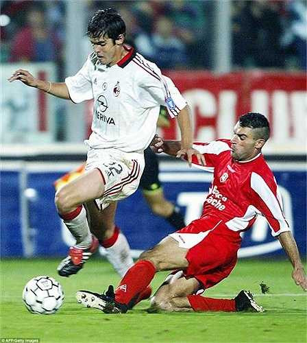 Kaka trong trận ra mắt màu áo AC Milan vào ngày 1/9/2003. 