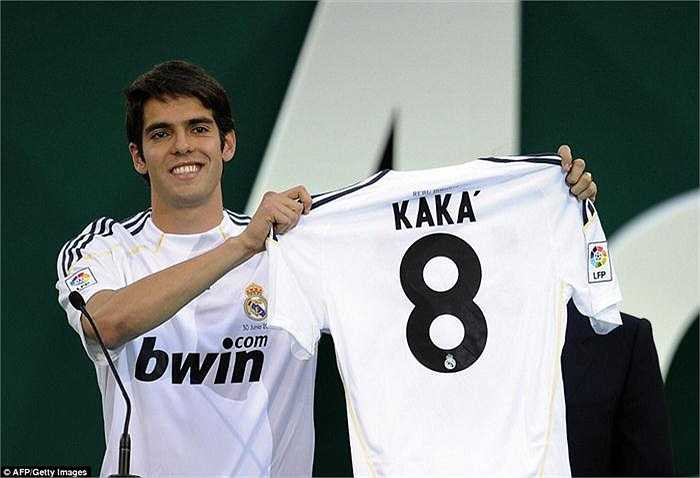 Kaka chuyển đến Real Madrid vào tháng 6/2009. 