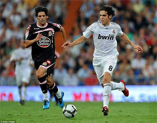 29/8/2009, Kaka có trận ra mắt tại sân Bernabeu. 