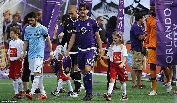 Đầu tháng 3/2015, Kaka có trận đấu đầu tiên cho Orlando City, thi đấu với New York City. 