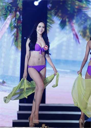 Cô cao 1m78 với đôi chân dài tới 1m15