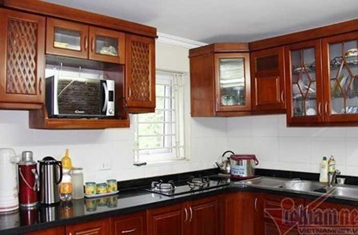 Phòng bếp thiết kế đơn giản, sang trọng 