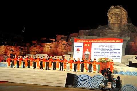 Quảng Nam, kỷ niệm, 40 năm giải phóng, pháo hoa, 24/3, tượng đài, Mẹ VNAH