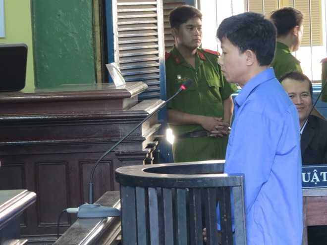 Mẹ nạn nhân đòi giết kẻ sát hại con gái trước tòa