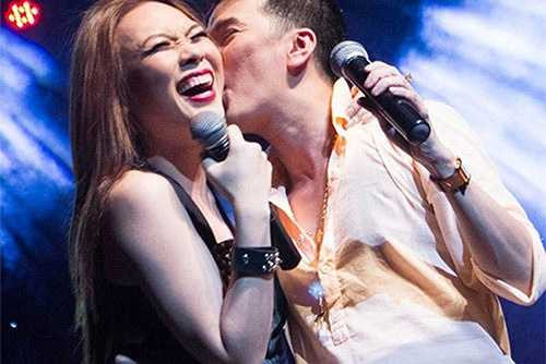 Đàm Vĩnh Hưng không chỉ công khai tuyên bố muốn lấy 1 người như Mỹ Tâm. Thậm chí, anh cho biết: 'Trong con người, ai cũng có phần nam tính và nữ tính, Mỹ Tâm là người duy nhất làm tôi nam tính hơn bình thường'.