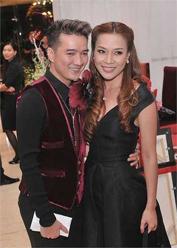 Tuy nhiên, trước tình cảm của Đàm Vĩnh Hưng, Hoa mi tóc nâu chỉ cười trừ và khéo léo gửi lời cảm ơn tới người anh thân thiết này.