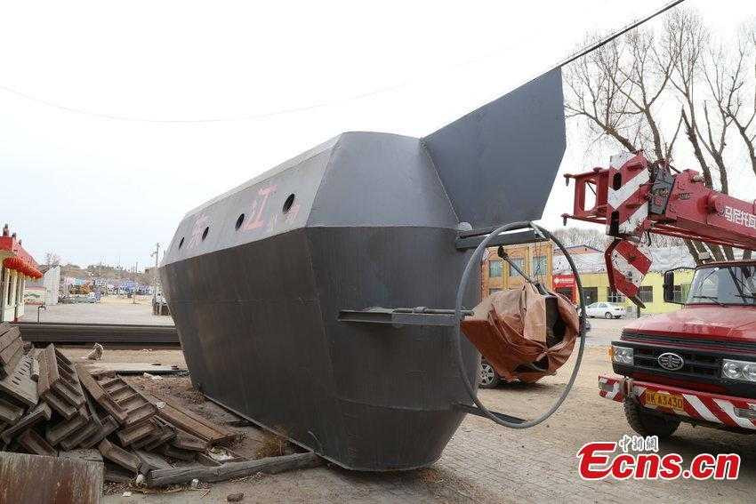 Nông dân tự chế tàu ngầm giá hơn 2 tỷ đồng