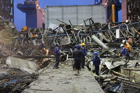 Hiện trường vụ sập giàn giáo - Ảnh: Hồng Thắng 