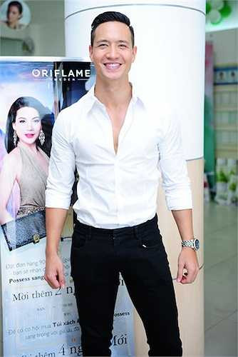 Ngày 24/03, Kim Lý đã đến tham gia sự kiện của một nhãn mỹ phẩm. 