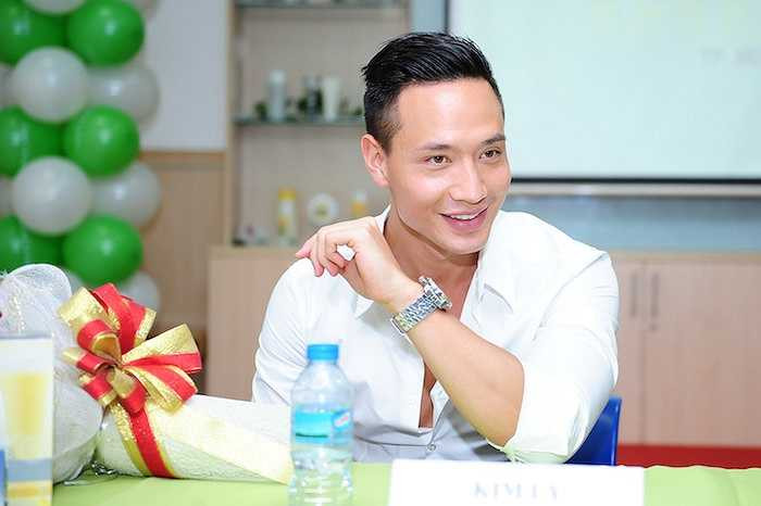 'Đây có lẽ là một sự kết hợp thú vị khi đây là công ty mỹ phẩm của Thuỵ Điển có nhiều năm hoạt động tại Việt Nam.'