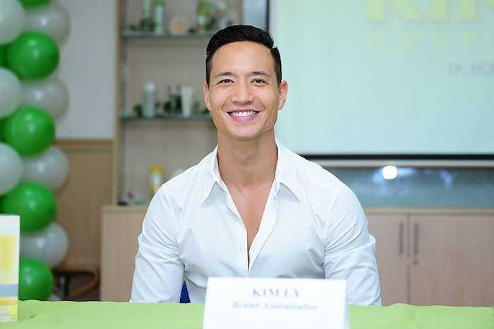 Với vai trò Đại sứ, Nam tài tử của 'Hương Ga' sẽ đồng hành cùng nhãn hiệu này trong các hoạt động quảng bá trên toàn quốc cũng như tiếp thêm nguồn cảm hứng cho khách hàng Việt theo đuổi một lối sống lành mạnh.