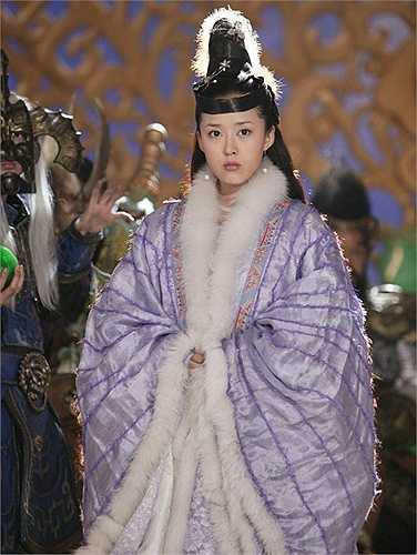 Hằng Nga tiên tử (Nhan Đan Thần) xinh đẹp trong Bảo liên đăng.