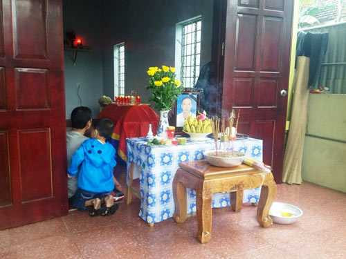 Sập giàn giáo ở Formosa: Vợ khóc xé lòng đón thi thể chồng