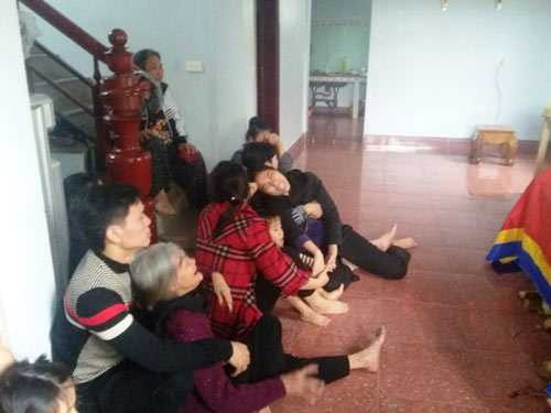 Sập giàn giáo ở Formosa: Vợ khóc xé lòng đón thi thể chồng