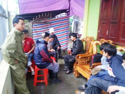 Sập giàn giáo ở Formosa: Vợ khóc xé lòng đón thi thể chồng