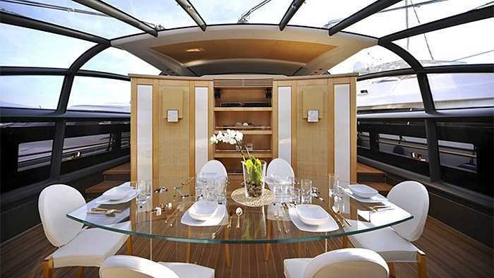 Theo một số nguồn tin, người ta đã phải mất 3 năm để hoàn thành nó và tiêu tốn tổng cộng 100.000 kg kim loại quý