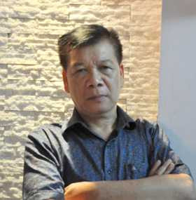 nhà viết kịch chu thơm