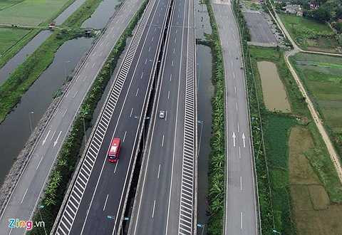 Với vận tốc tối đa 100 km/h, nay các phương tiện chỉ mất hơn 1 giờ để đi từ Hà Nội đến Ninh Bình (80 km) thay vì trải qua gần 2,5 tiếng như trước đây trên đường Quốc lộ 1 cũ.