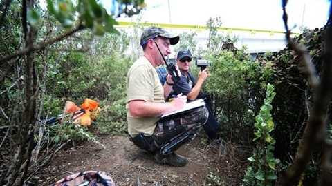 Cảnh sát giao thông nước ngoài cũng 'núp lùm' bắn tốc độ