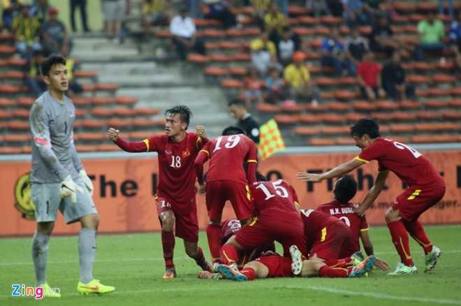 U23 Việt Nam dẫn 2-1