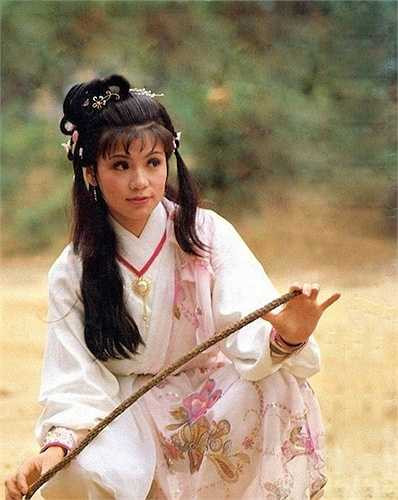 Nhờ vai Hoàng Dung trong Anh hùng xạ điêu, Ông Mỹ Linh trở nên nổi đình nổi đám. Tuy nhiên, đời sống tình cảm không suôn sẻ khiến Ông Mỹ Linh suy sụp. Vào năm 1985, cô đã tự tử bằng khí gas và từ giã cõi đời khi mới 26 tuổi, để lại sự tiếc nuối cho hàng triệu khán giả. 