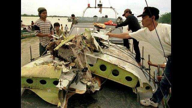 Các mảnh vỡ của máy bay SilkAir rơi tại Indonesia năm 1997