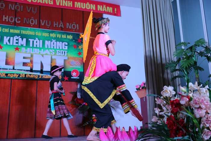 Sinh viên ĐH Nội vụ bùng nổ trong đêm 'Huha's Got Talent 2015'