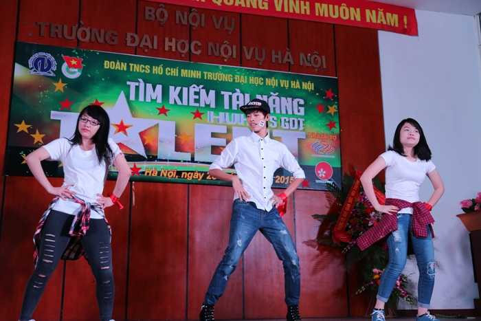 Sinh viên ĐH Nội vụ bùng nổ trong đêm 'Huha's Got Talent 2015'
