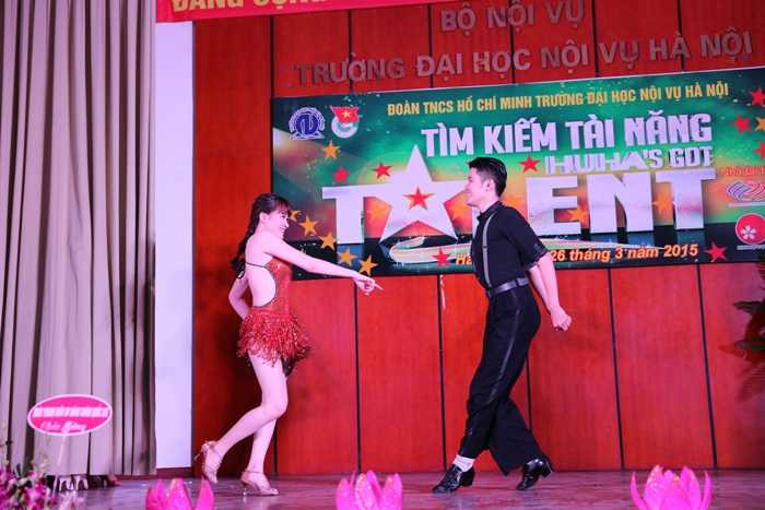 Sinh viên ĐH Nội vụ bùng nổ trong đêm 'Huha's Got Talent 2015'
