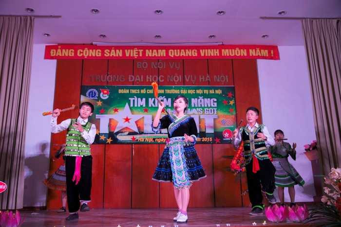 Sinh viên ĐH Nội vụ bùng nổ trong đêm 'Huha's Got Talent 2015'