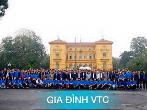 Tập thể VTC tại Phủ Chủ tịch trong Lễ tuyên dương 10 gương mặt trẻ tiêu biểu VTC ngày