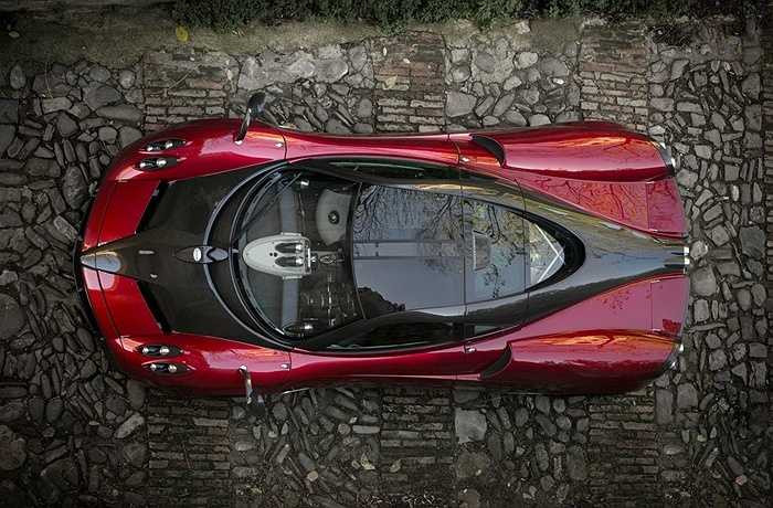 Kết quả là một chiếc hypercar mang vẻ ngoài của một tên lửa đối hạm và nội thất steampunk - hoàn toàn nguyên bản!