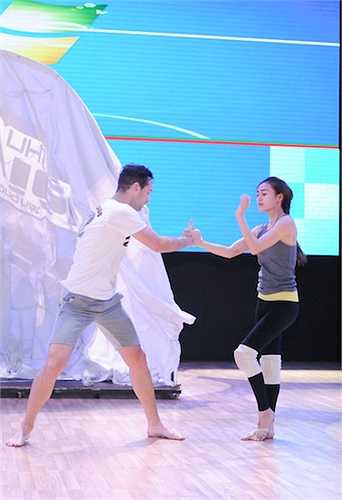 Ninh Dương Lan Ngọc cùng bạn nhảy của mình tiếp tục thử thách bản thân với chuyện tình trong vở tuồng kinh điển Hồ Nguyệt Cô hóa cáo. 